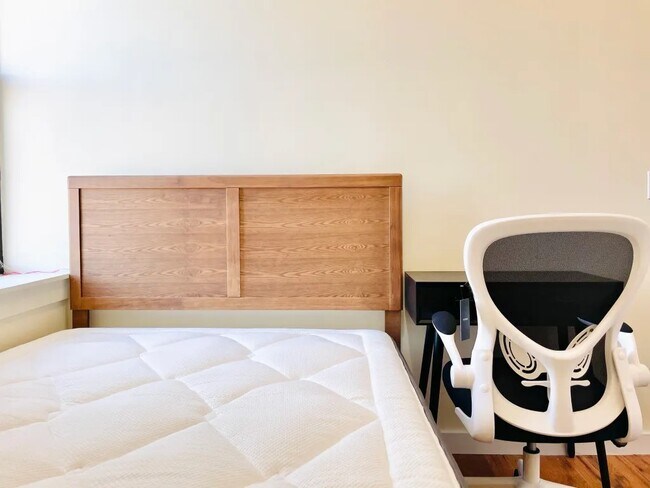 Foto del edificio - Furnished room/NOT APARTMENT