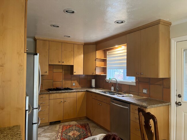 Building Photo - 3946 S Sunnydale Dr