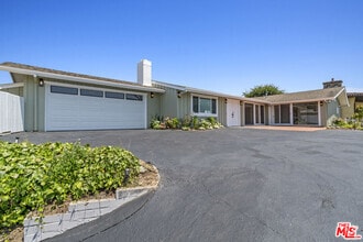Building Photo - 1060 Palisair Pl