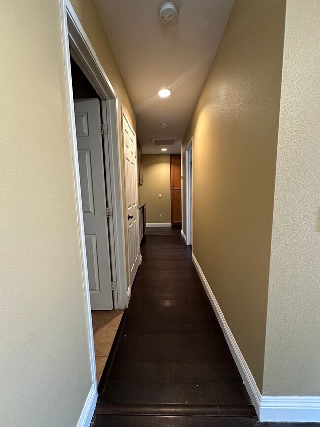 Foto del edificio - Welcome to this 4 bed 2 bath home!
