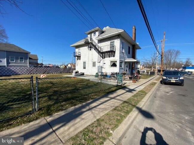 Foto del edificio - 62 W Railroad Ave