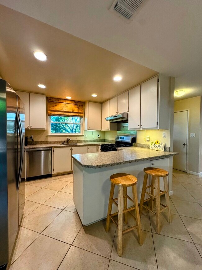 Foto del edificio - Charming , Spacious House for Rent in Rocklin