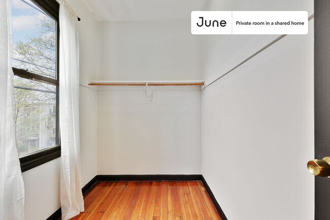 Foto del edificio - Room in Shared 4 bed/2.5 bath home