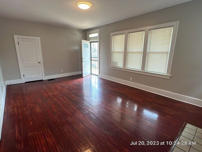 Building Photo - West Side 2 BR Double