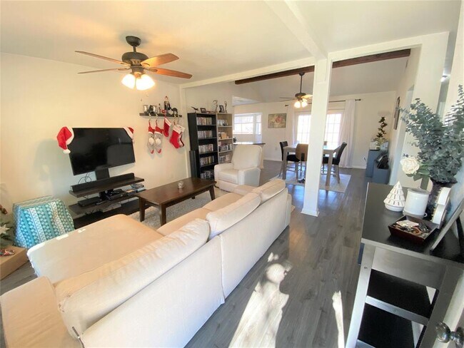 Building Photo - 510 Brownstone Dr