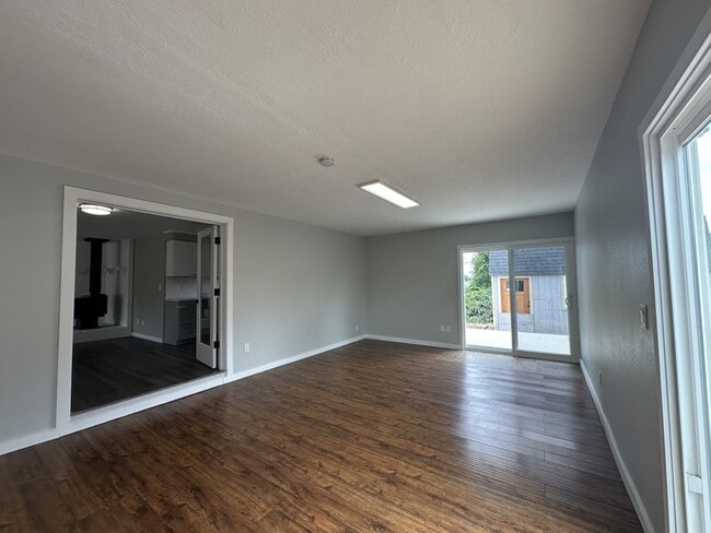 Foto del edificio - 389 NE Evergreen Ct