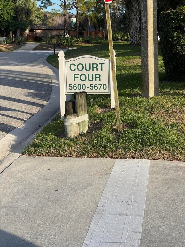 Foto del edificio - 5602 SE Windsong Ln