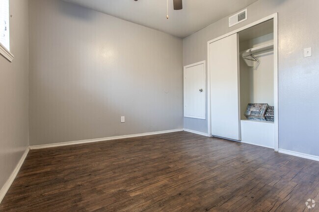 2HAB, 1BA - 828 ft² Premium - Donovan Village Apartments