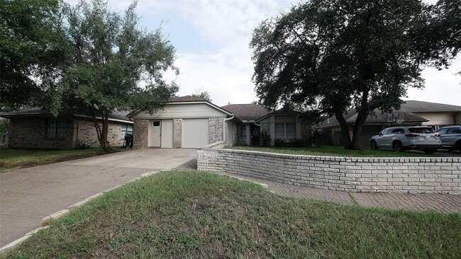 Foto del edificio - 22014 Grand Forks Dr
