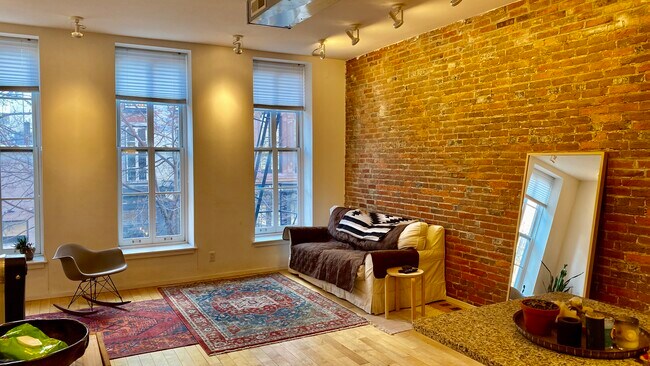 Building Photo - 136 N 3rd St