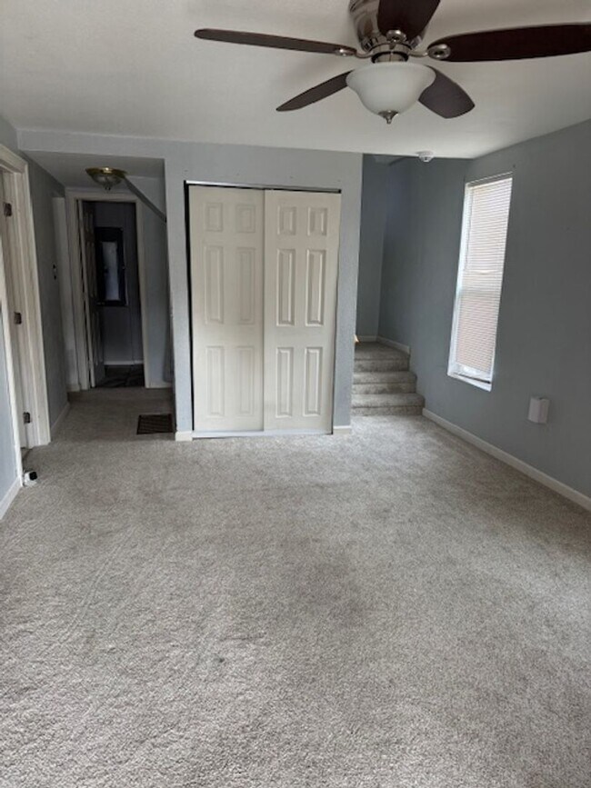 Foto del edificio - ALL PROSPECTIVE TENANTS MUST SUBMIT A $58 ...