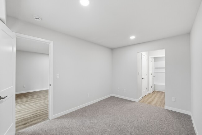 Premier 2026 Renovation 1x1 Bedroom - Fayette Arms Apartments