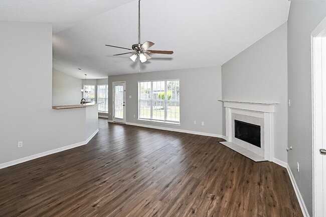 Foto del edificio - 6620 Tealwood Dr