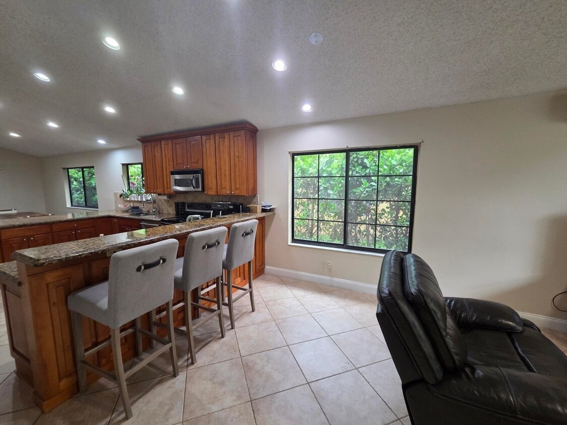 Photo - 4170 NW 6th St (Deerfield Beach, FL)