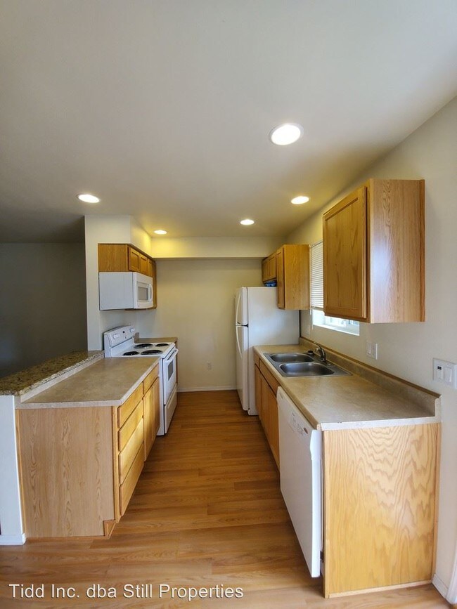 Building Photo - 8350 Lake St