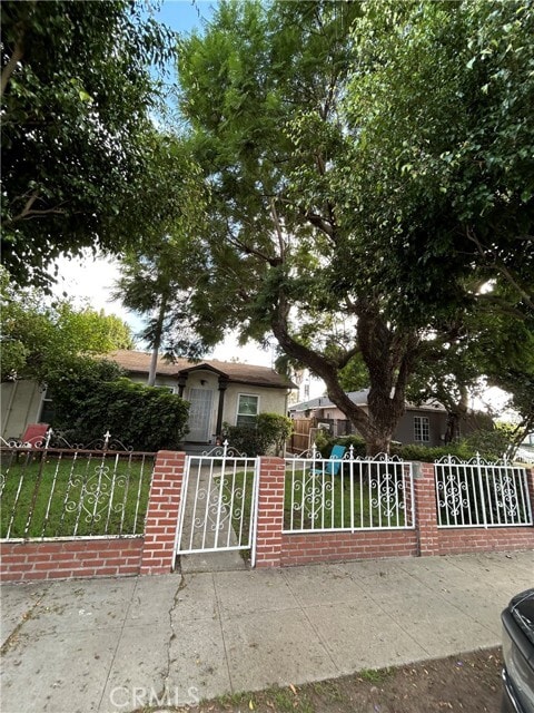 Building Photo - 640 W Buckthorn St