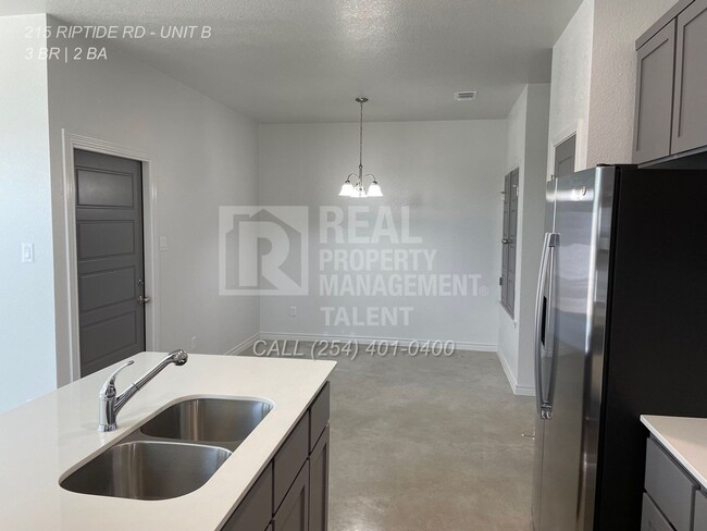 Foto del edificio - 215 Riptide Rd