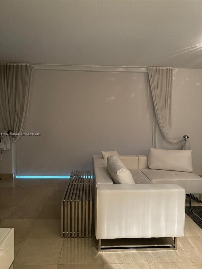 Foto del edificio - 1050 Brickell Ave
