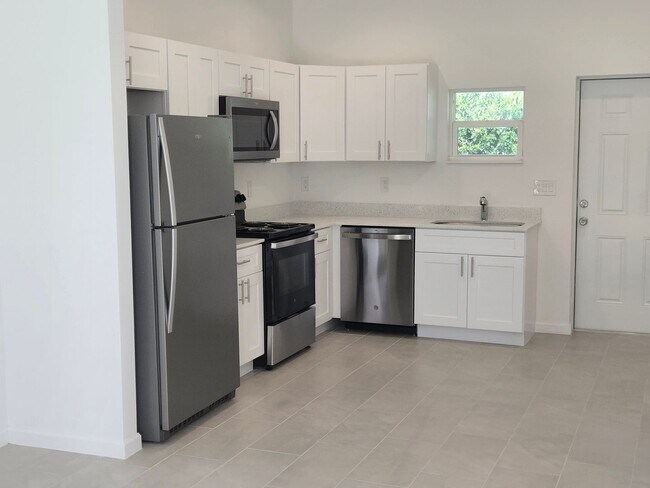 Foto del edificio - BRAND NEW 2 Bed- 2 Bath Pet-Friendly Retreat in Desirable Lake Placid!