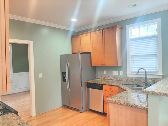 Building Photo - Beautiful 4 Bedroom Home in Chapel Hill