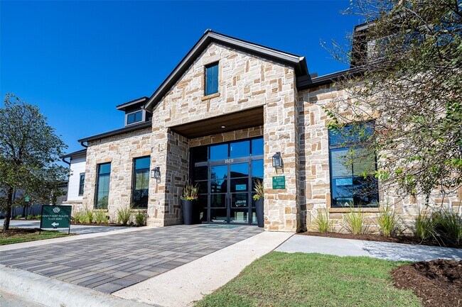 Foto del edificio - 18110 Bluegrass Pk Ln
