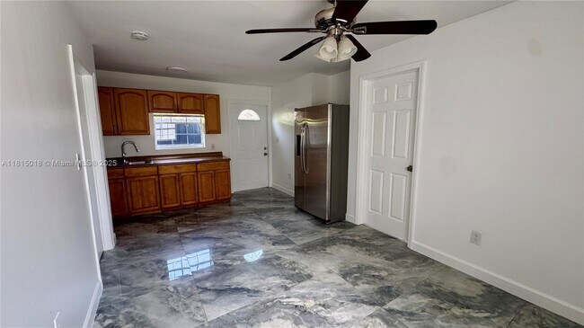 Foto del edificio - 2731 NW 100th St