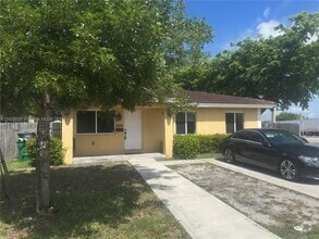 Building Photo - 3104 Tarpon Dr