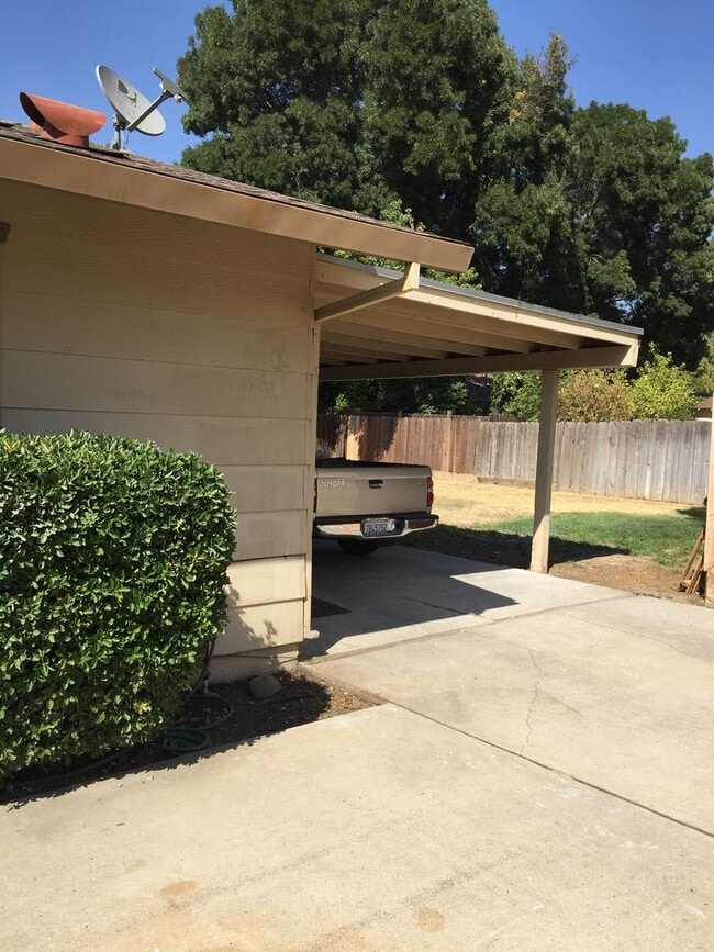 Photo - 407/409E. Alexander Apartment