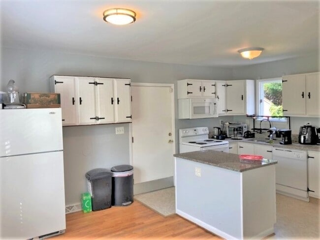 Building Photo - 1912 S Glebe Rd