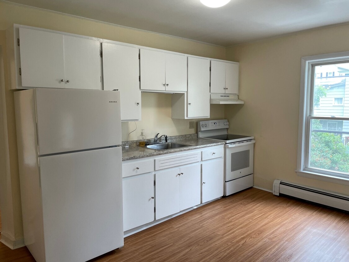 Kitchen - 18 Eastern Ave