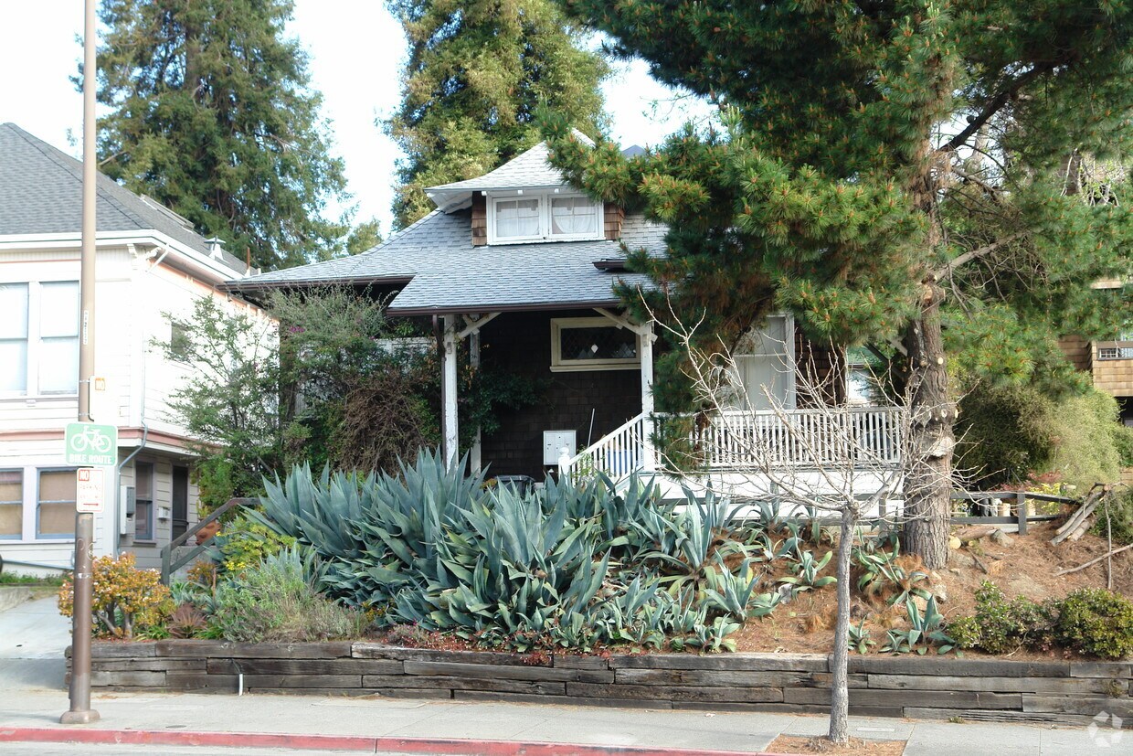 Building Photo - 2037 Hearst Ave