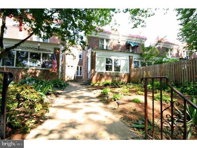 Building Photo - 213 E Highland Ave