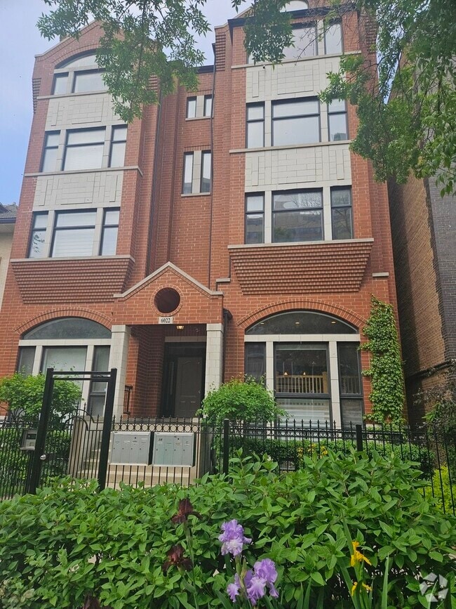 Building Photo - 6022 N Kenmore Ave