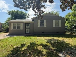 Building Photo - 933 Leacrest Ave