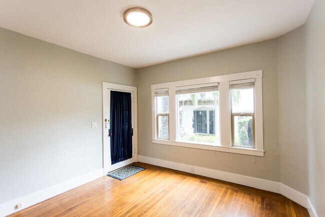 Foto del edificio - 2329 Parker St