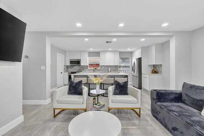 Foto del edificio - 800 NW 6th Ave