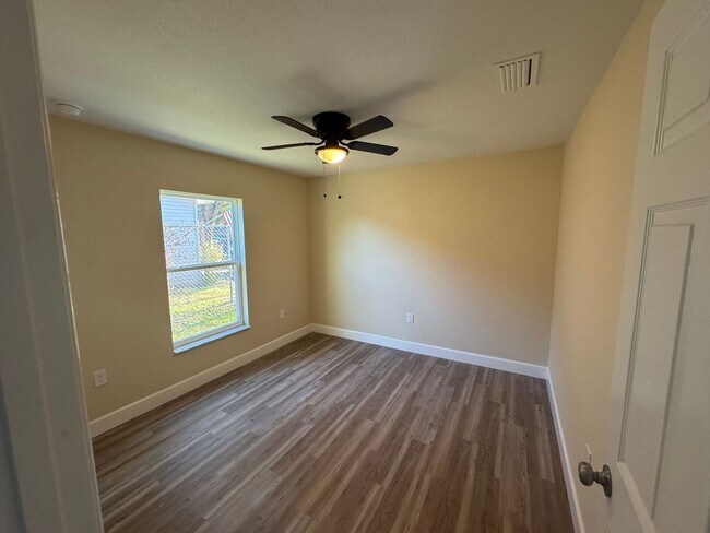 Foto del edificio - Brand New Home for Rent located in a quite setting