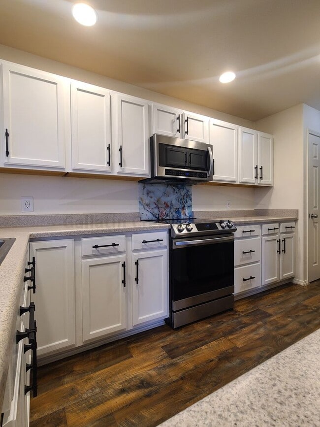 Building Photo - 1098 Longbow Ln