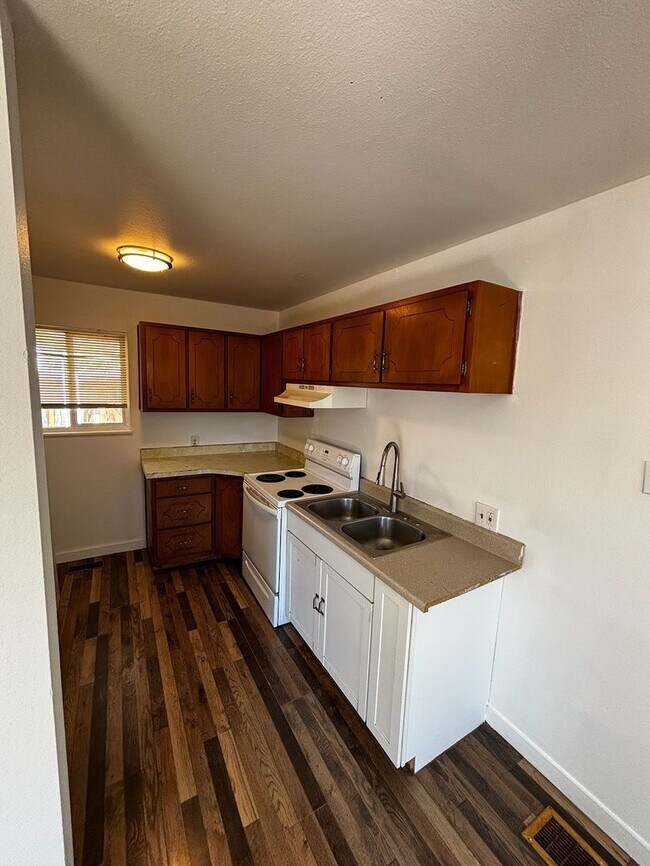 Foto del edificio - 910 E 9th St