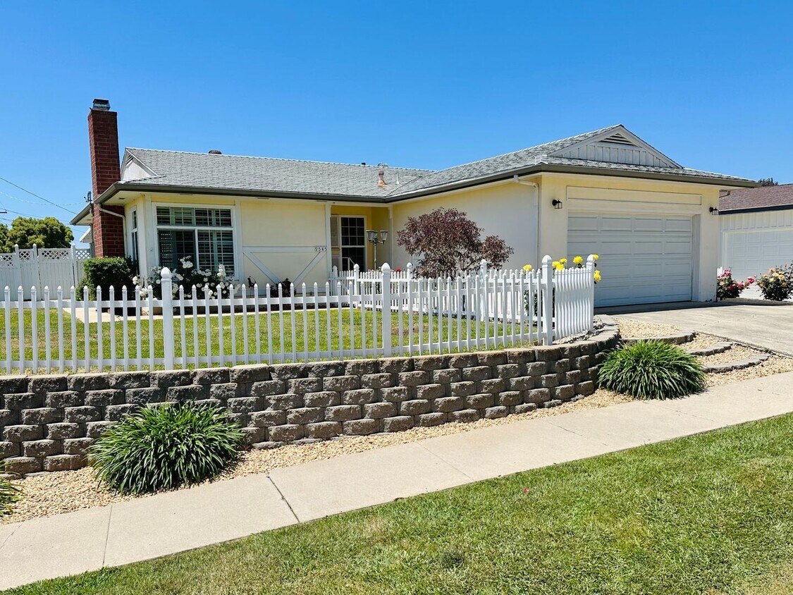 Foto principal - Adorable 3 bedroom in La Mesa!