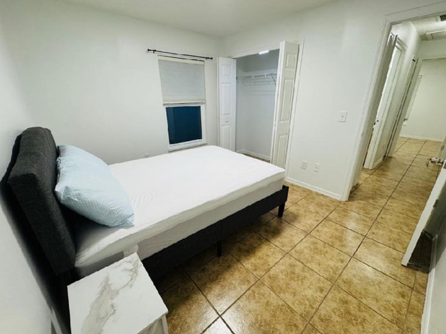 Building Photo - 536 Cheshire Way