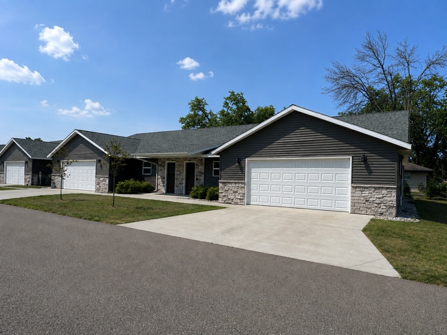 Building Photo - 2485 Chestnut Dr