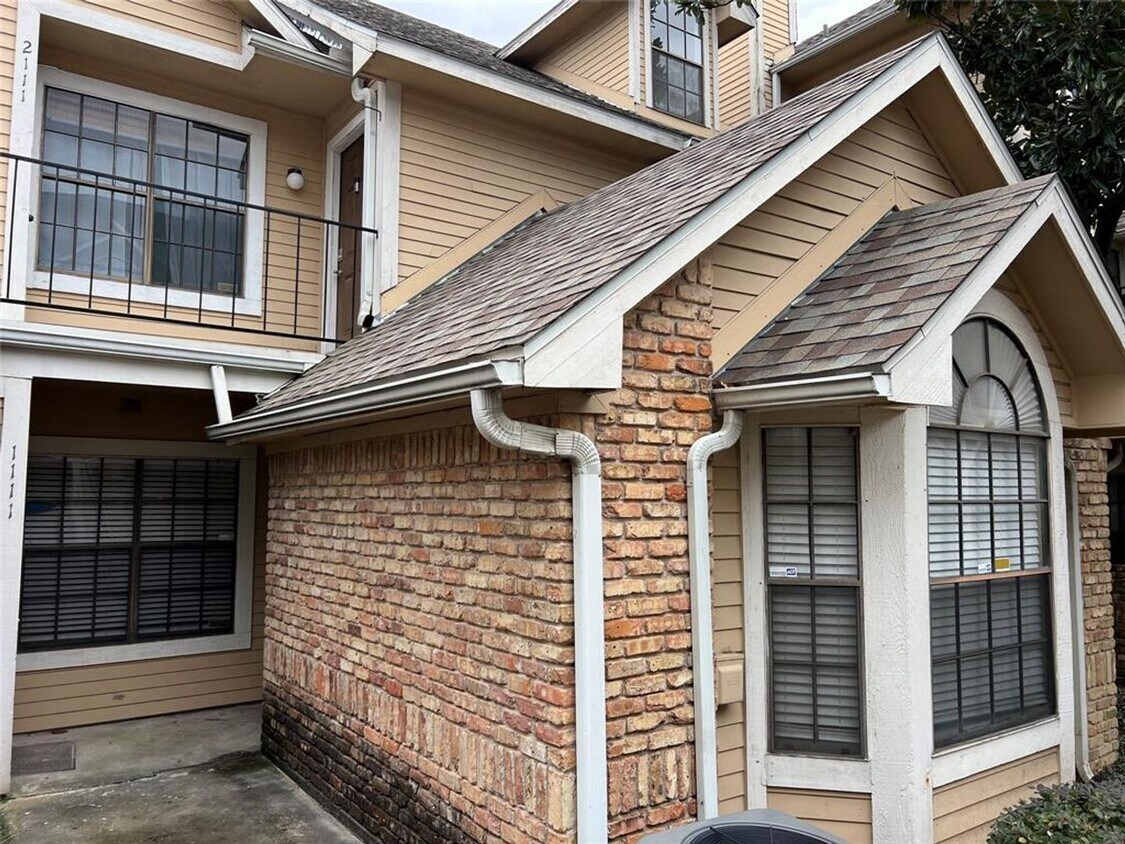 Foto principal - Spacious Ground Floor Unit in Quiet Locati...