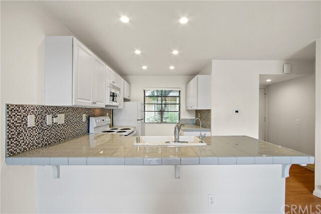 Building Photo - 116 Lakepines