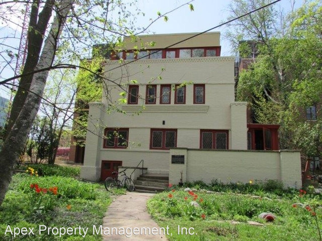 Primary Photo - 4 br, 3 bath House - 22 N. Butler St.