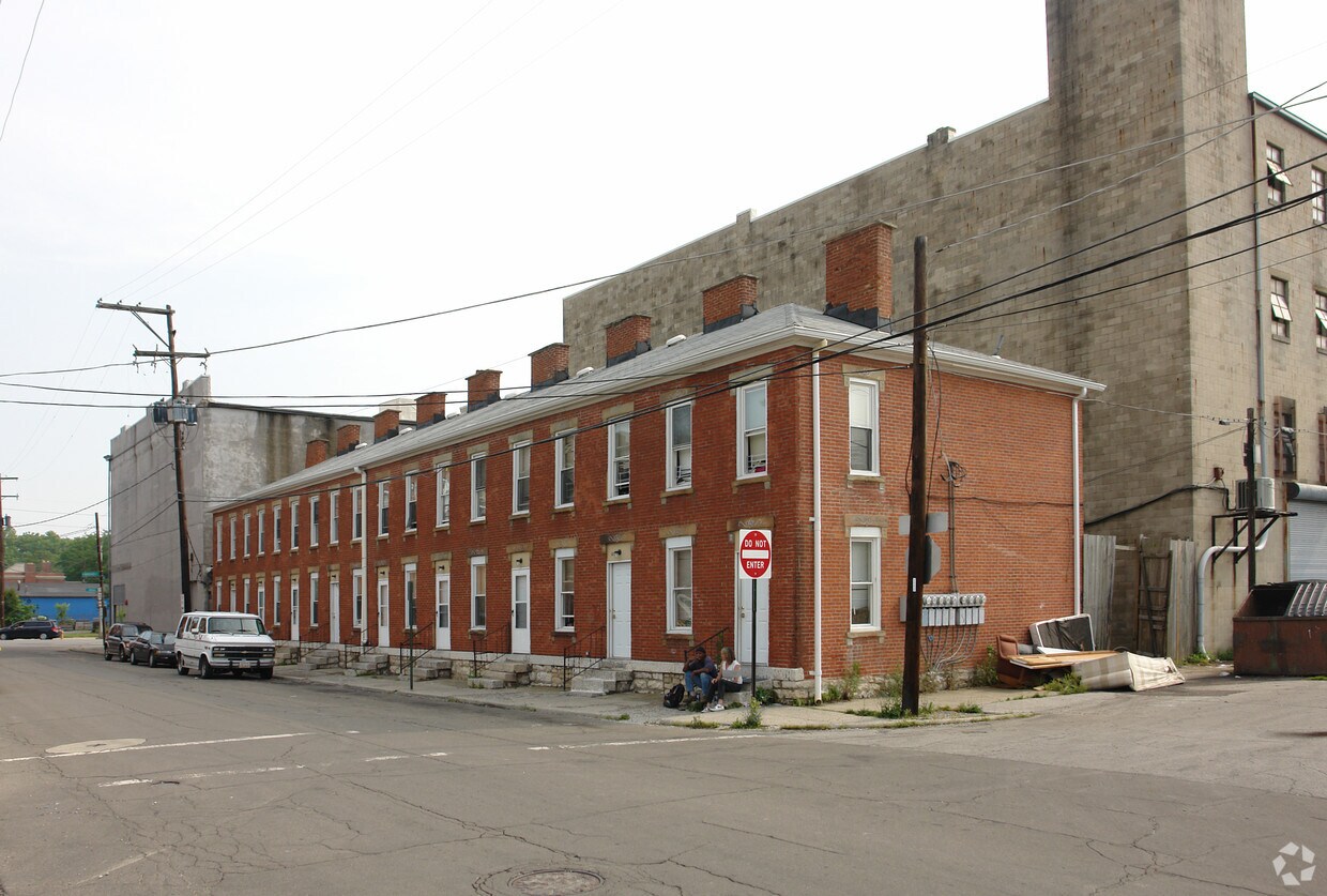 Primary Photo - 16-32 S Grubb St