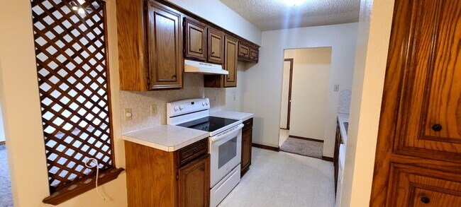Foto del edificio - 3006 Hilldale Dr