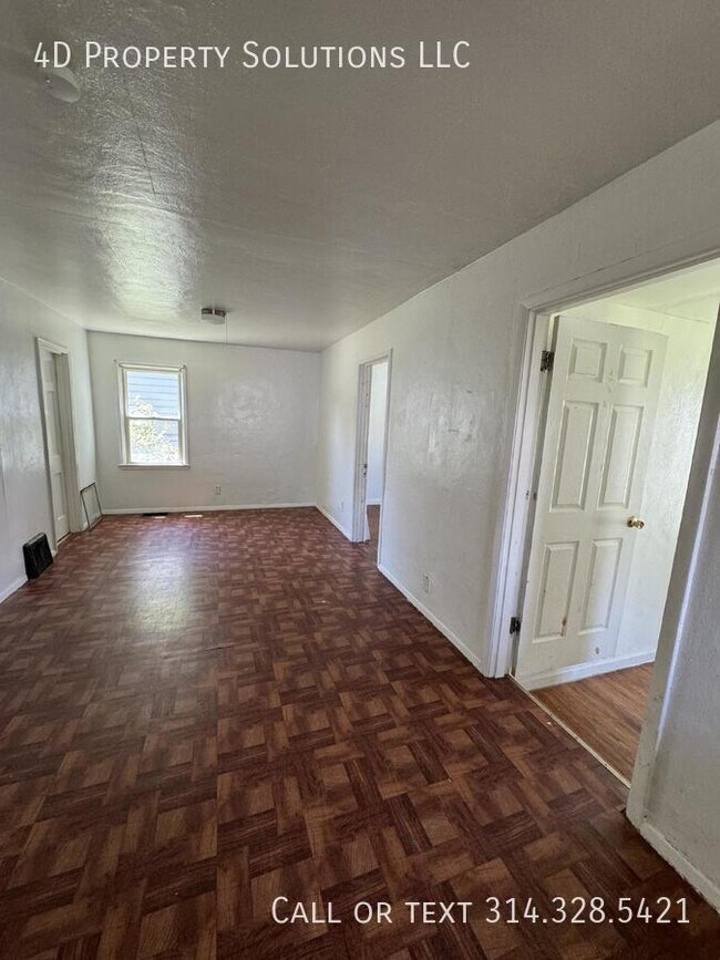 Building Photo - Spacious 3-Bedroom Home in St. Louis, MO!