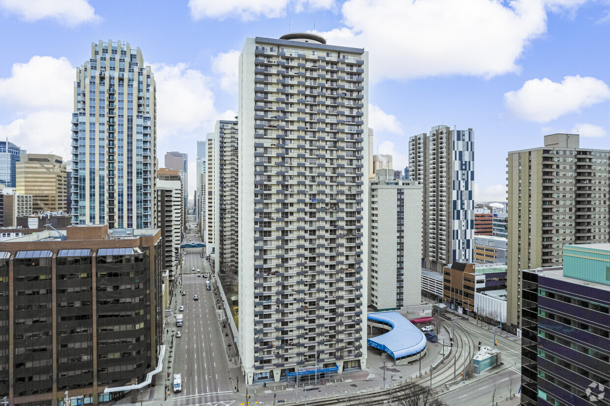 Primary Photo - Calgary Place Apartments - West