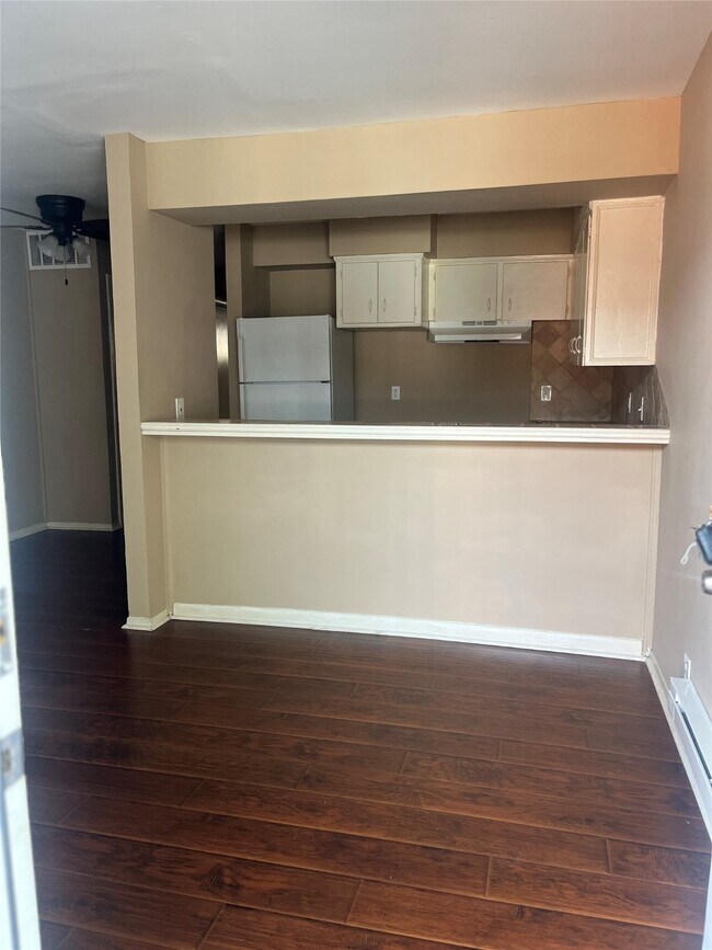 Building Photo - 1204 St Joseph St